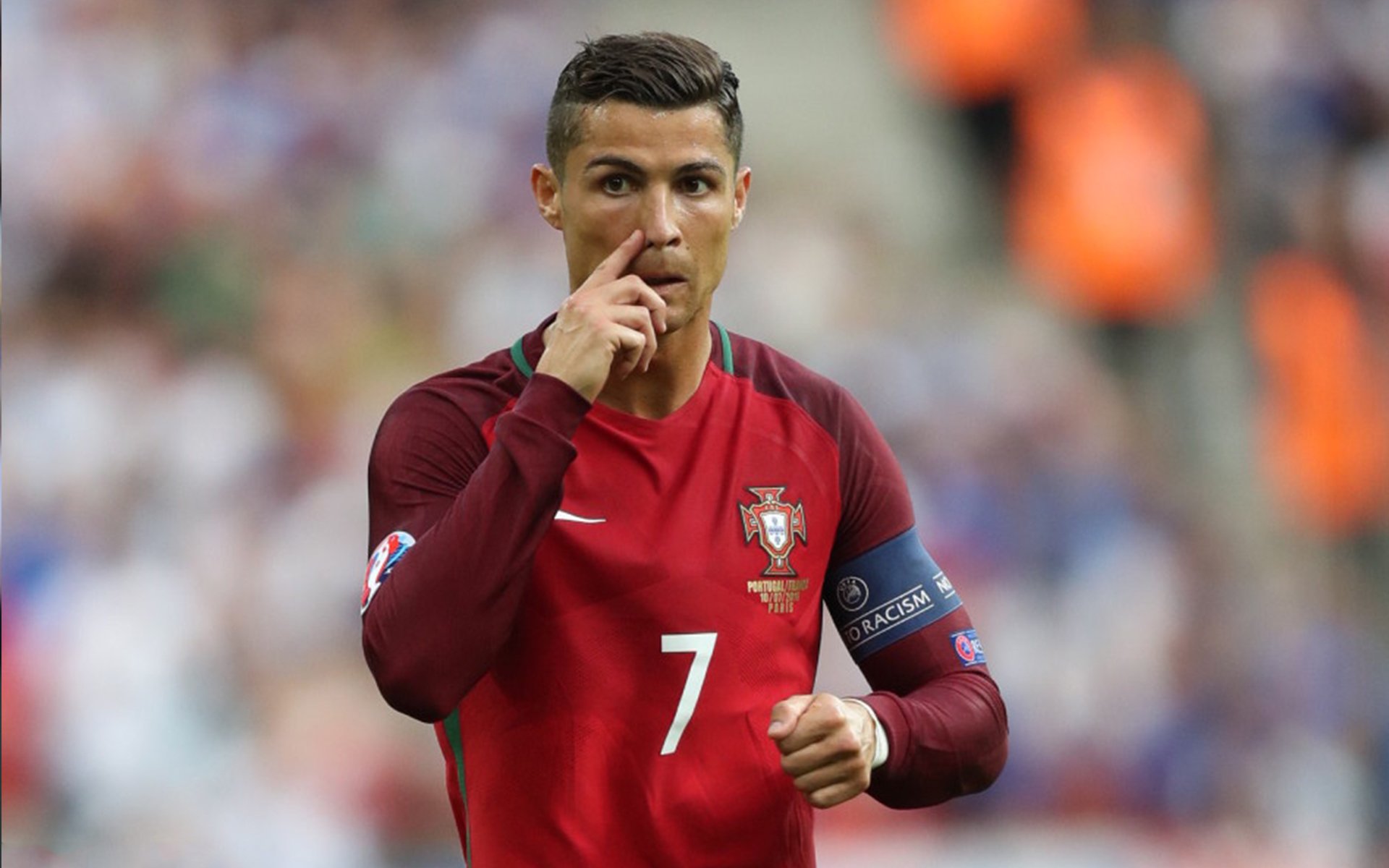 特斯·冯·迪克：中场的指挥官，为南非队提供战术深度，安迪冯斯特拉克